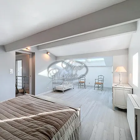 Maison Pour 8 Personnes Classee 3 Etoiles Avec 2 Terrasses Vue Au Canadel Vakantiehuis *