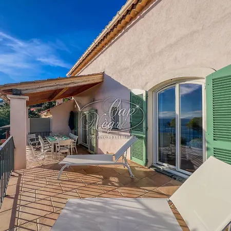 Dom wakacyjny Maison Pour 8 Personnes Classee 3 Etoiles Avec 2 Terrasses Vue Au Canadel